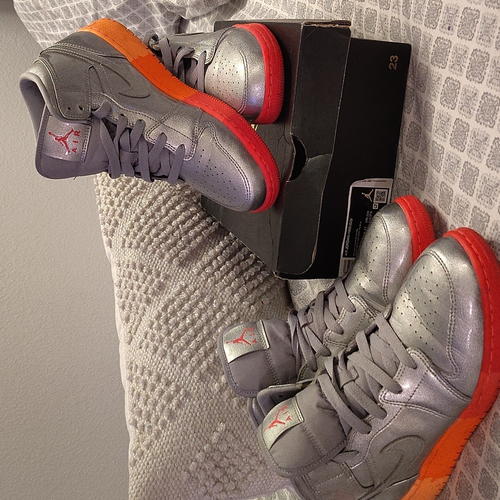 Gentle used Air Jordan 1 mid (gs)